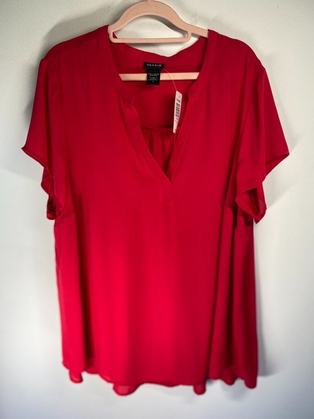 Torrid 2 Pink V-Neck Short Sleeve Blouse Size 2 Womens Plus Lightweight